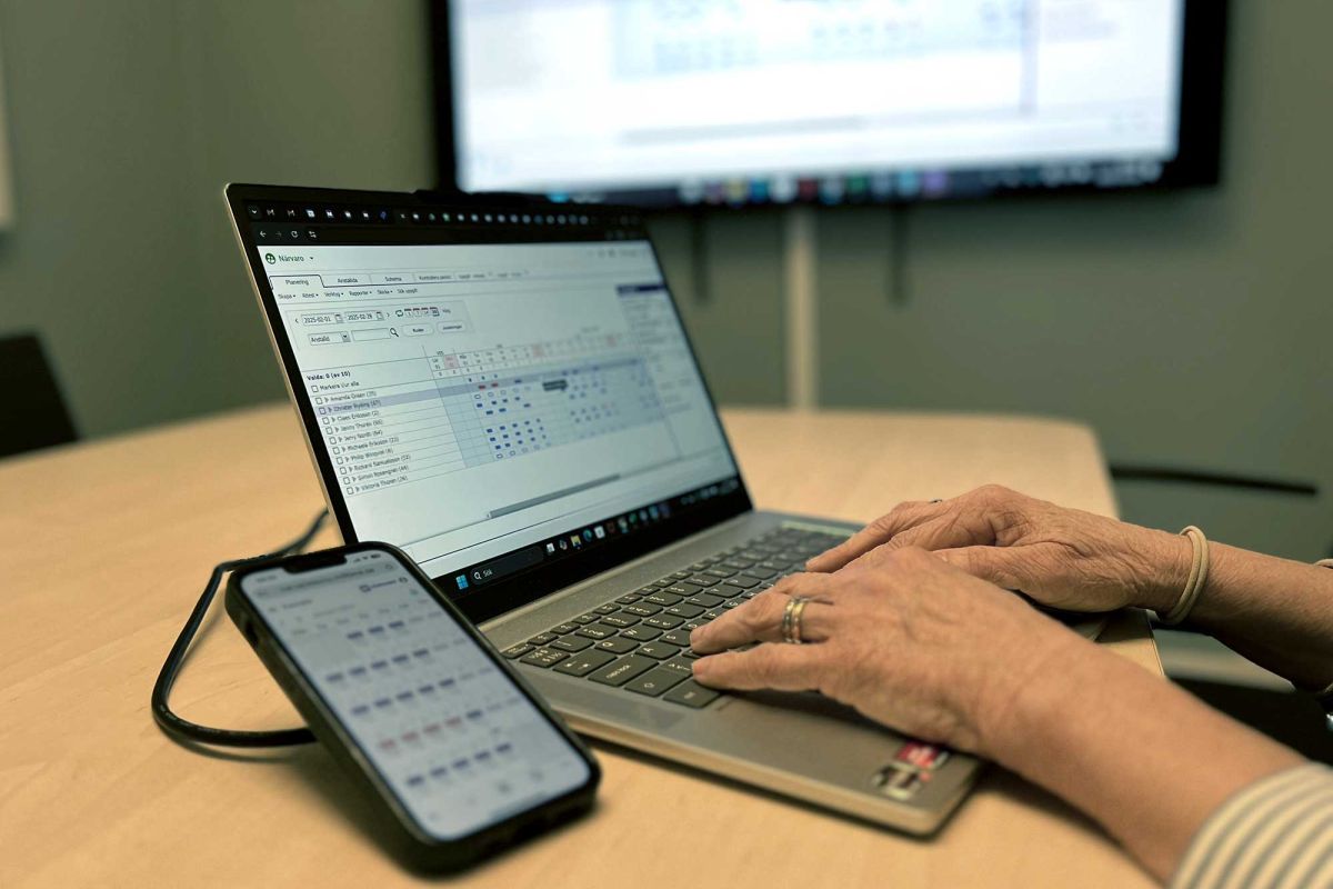 Time System Närvaro är en modern och komplett lösning för att förenkla rapportering av arbetad tid, frånvaro, körjournal, utlägg, tillägg och traktamente